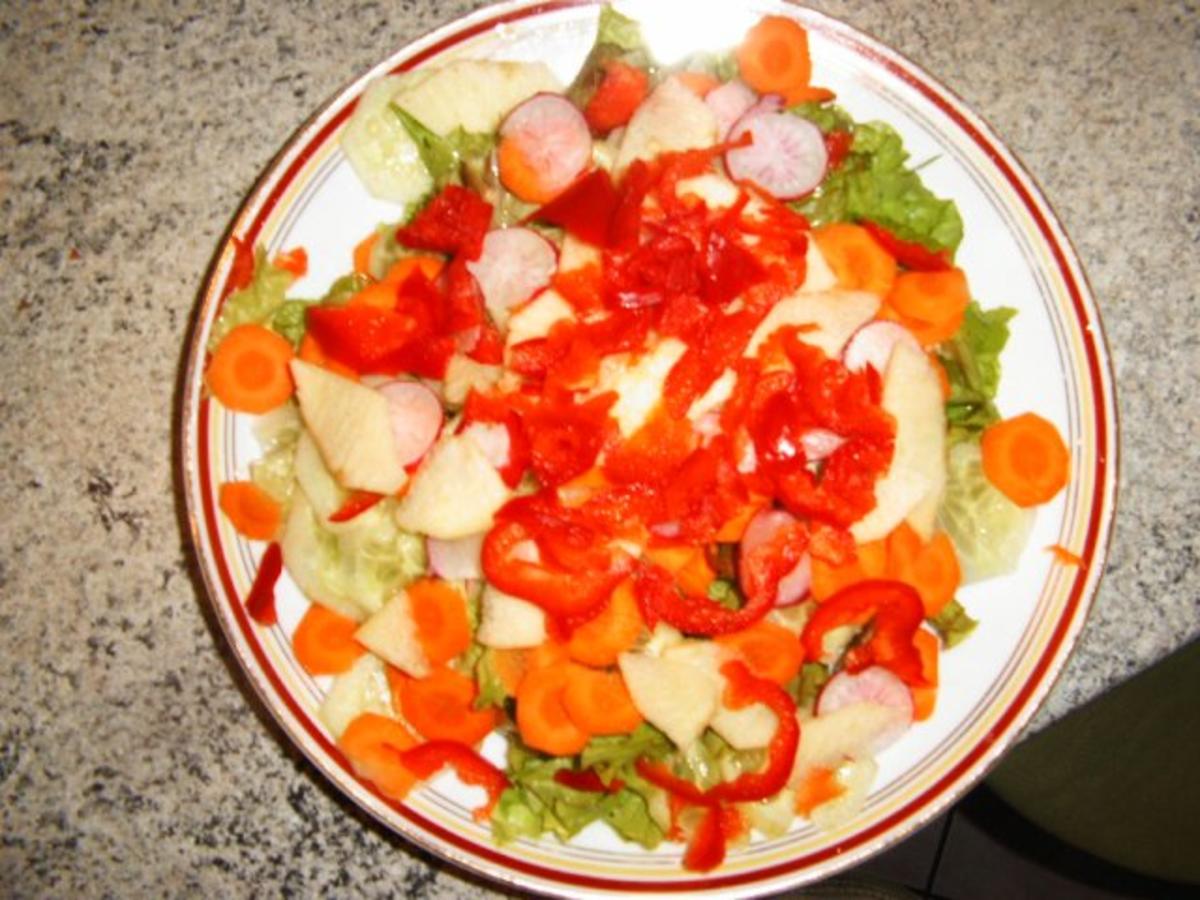 Salat mit warmen Hähnchenstreifen - Rezept - Bild Nr. 4