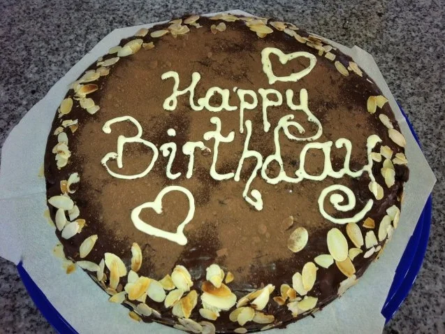 Schokoladen-Torte mit Johannisbeer-Gelée - Rezept - Bild Nr. 2