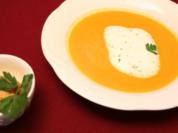 Möhren-Ingwersuppe mit Edamerplätzchen - Rezept