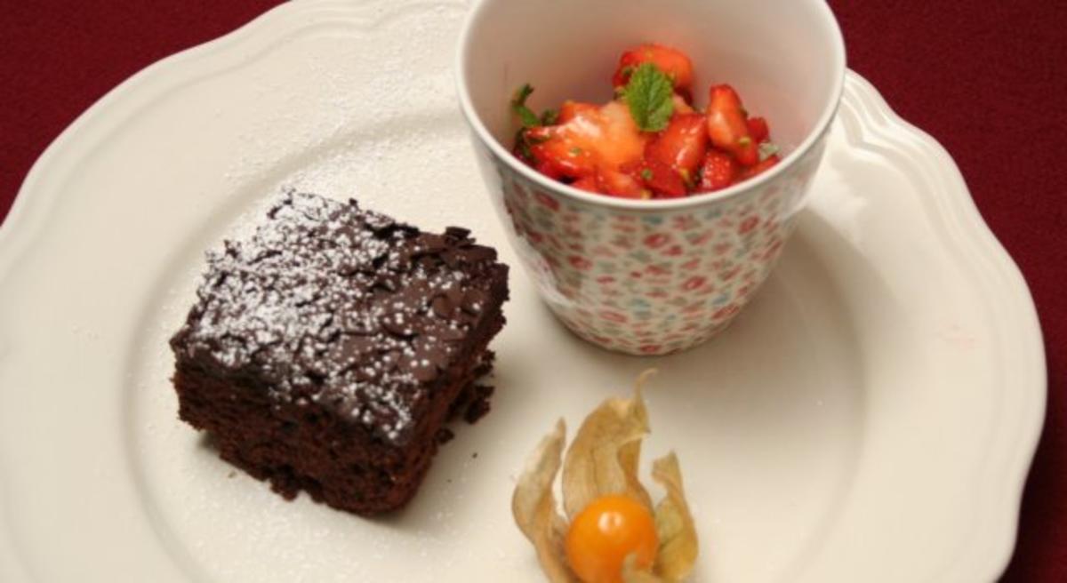 Brownies mit Erdbeersalat - Rezept