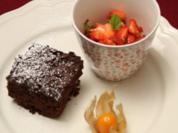Brownies mit Erdbeersalat - Rezept