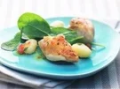 Rezept: Zartes Hähnchen auf Spinatsalat mit Salbeignocchi in Zitronensauce Zartes Hähnchen auf Spinatsalat mit Salbeignocchi in Zitronensauce - Rezept
