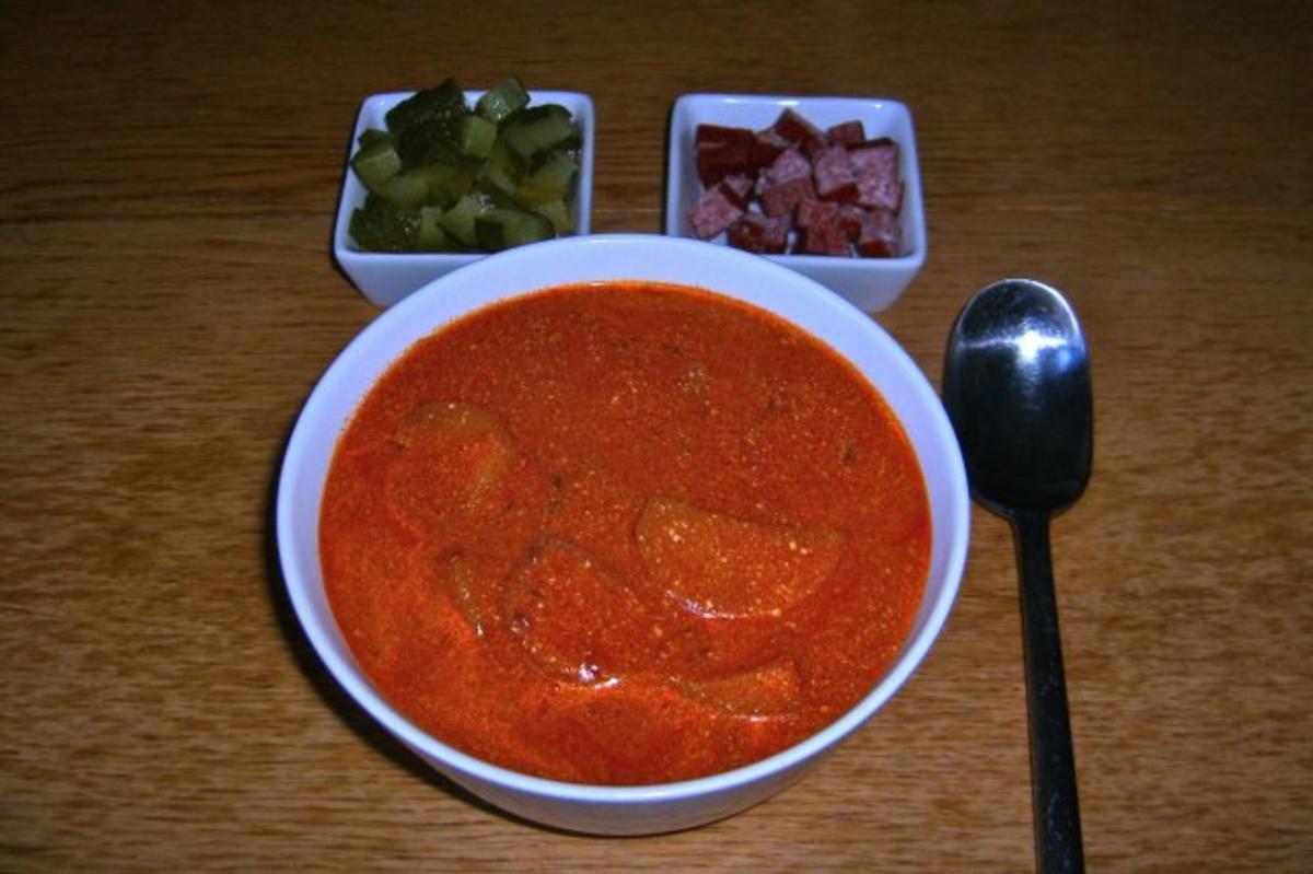 Kartoffelgulasch mit Kartoffeln und Zwiebel