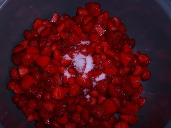 Rezept: Erdbeer-Kokos-Marmelade Bild Nr. 2 Erdbeer-Kokos-Marmelade - Rezept - Bild Nr. 2