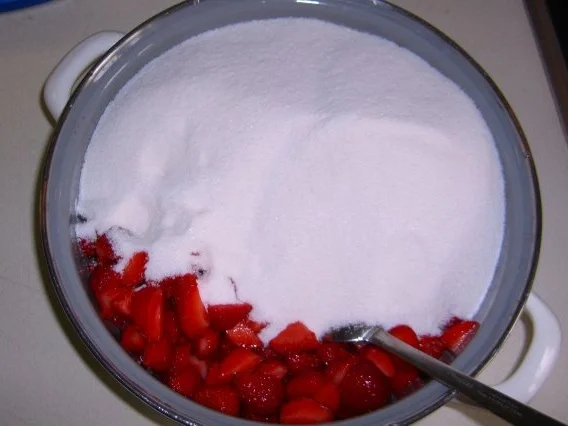 Rezept: Erdbeermarmelade Bild Nr. 3 Erdbeermarmelade - Rezept - Bild Nr. 3