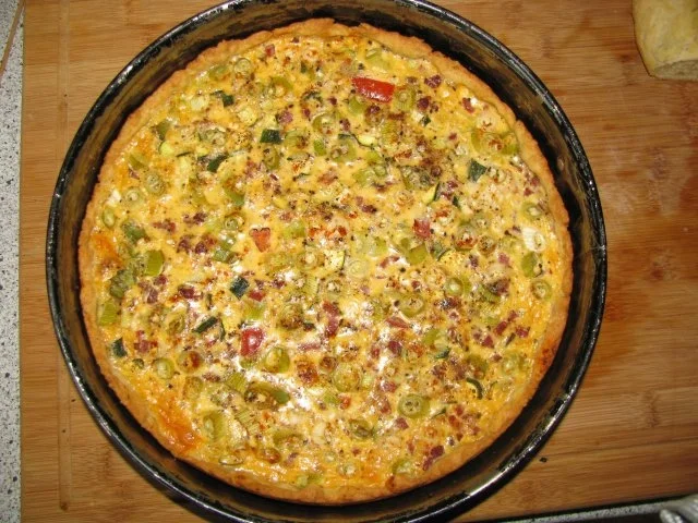 pikante Backwaren: Zucchini-Tomaten-Quiche - Rezept