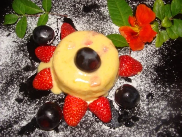 Nachtisch : Mangocreme mit Erdbeeren - Rezept
