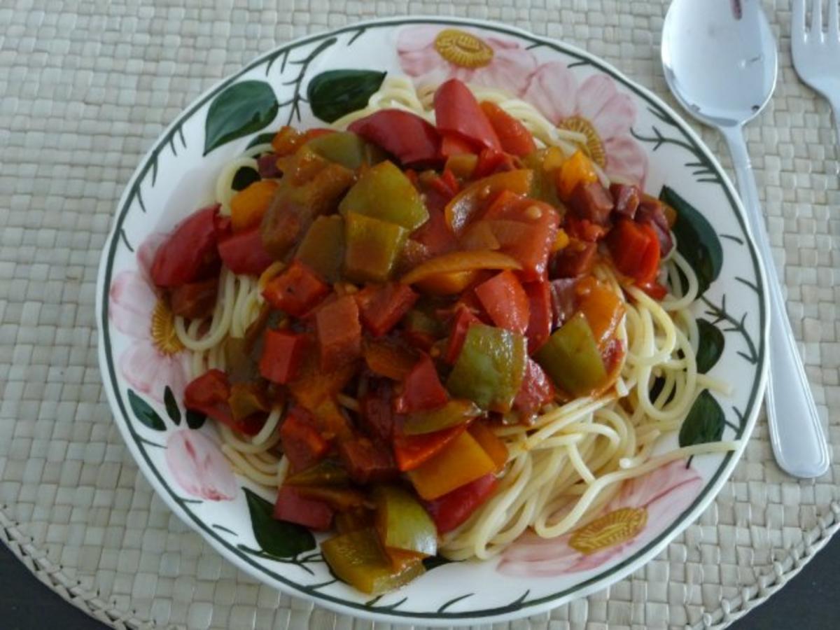 Gulasch : Gemüsegulasch mit Spaghetti - Rezept