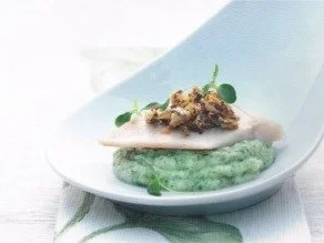 Seeforelle auf Petersilien- Mandel- Püree und wildem Puffreis - Rezept