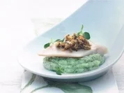 Seeforelle auf Petersilien- Mandel- Püree und wildem Puffreis - Rezept