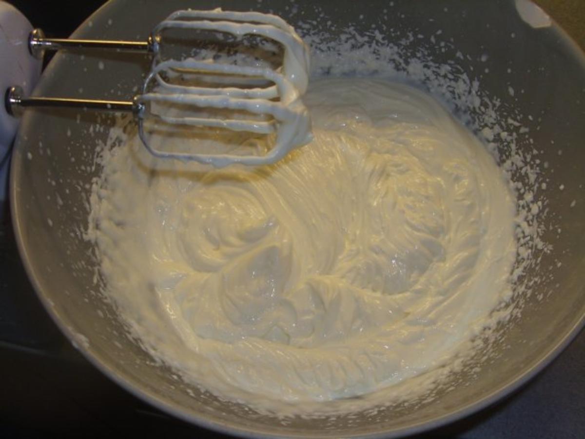 Beeren-Quark mit karamelisierten Mandeln - Rezept - kochbar.de