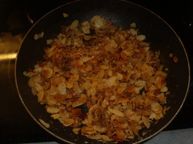 Rezept: Beeren-Quark mit karamelisierten Mandeln Bild Nr. 4 Beeren-Quark mit karamelisierten Mandeln - Rezept - Bild Nr. 4