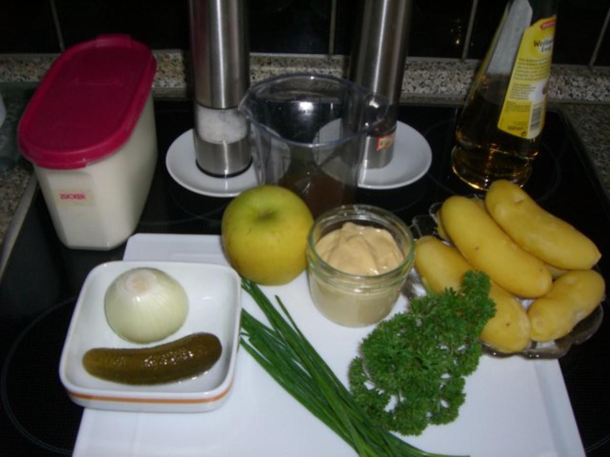 Fruchtig herzhafter Kartoffelsalat mit frischen Kräutern - Rezept - Bild Nr. 2