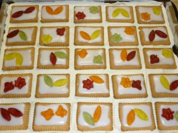 Rezept: Zitronen-Butterkeks-Kuchen ( Gummibärchen - Kuchen ) Bild Nr. 3 Zitronen-Butterkeks-Kuchen ( Gummibärchen - Kuchen ) - Rezept - Bild Nr. 3