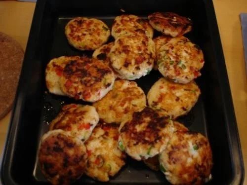 Fischfrikadellen mit Remoulade und Bratkartoffeln - Rezept - Bild Nr. 4