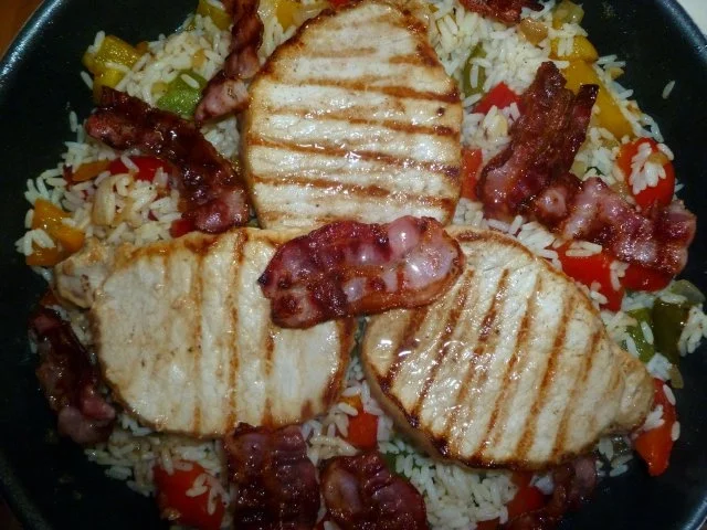 Rezept: Paprika-Reispfanne mit Schweinemedaillons und Speck Paprika-Reispfanne mit Schweinemedaillons und Speck - Rezept