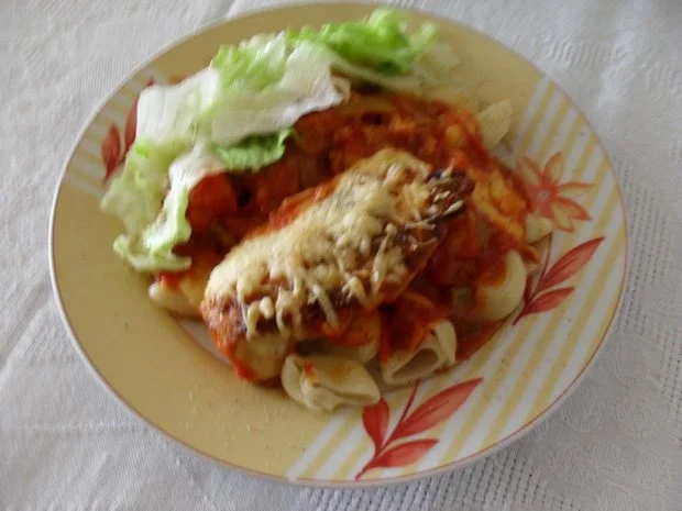 Rezept: Hühnebrustfilet in Tomaten-Lauchsoße mit Käse überbacken Hühnebrustfilet in Tomaten-Lauchsoße mit Käse überbacken - Rezept