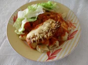 Rezept: Hühnebrustfilet in Tomaten-Lauchsoße mit Käse überbacken Hühnebrustfilet in Tomaten-Lauchsoße mit Käse überbacken - Rezept