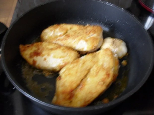 Rezept: Hühnebrustfilet in Tomaten-Lauchsoße mit Käse überbacken Bild Nr. 9 Hühnebrustfilet in Tomaten-Lauchsoße mit Käse überbacken - Rezept - Bild Nr. 9