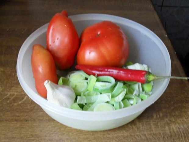 Rezept: Hühnebrustfilet in Tomaten-Lauchsoße mit Käse überbacken Bild Nr. 3 Hühnebrustfilet in Tomaten-Lauchsoße mit Käse überbacken - Rezept - Bild Nr. 3