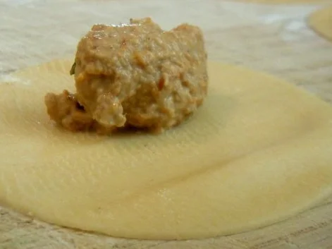 Tortelloni mit Pfifferlingsfüllung und Salbeibutter - Rezept - Bild Nr. 7