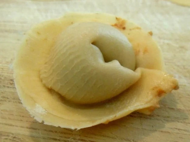 Tortelloni mit Pfifferlingsfüllung und Salbeibutter - Rezept - Bild Nr. 8