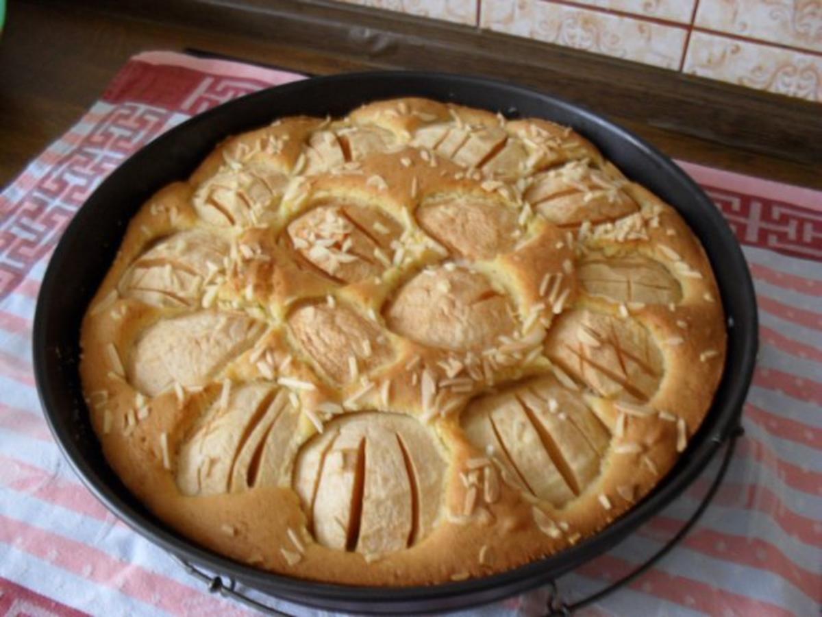 Apfelkuchen "Wiener Art" zum Geburtstag für`s "Rosinenschneckele" - Rezept