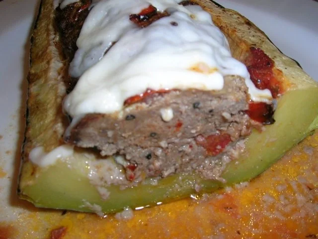 Rezept: XXXL-Zucchini, ( 1 1/2 kg) gefüllt mit Lammhack und überbacken mit Ziegenkäse Bild Nr. 3 XXXL-Zucchini, ( 1 1/2 kg) gefüllt mit Lammhack und überbacken mit Ziegenkäse - Rezept - Bild Nr. 3