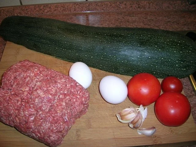 Rezept: XXXL-Zucchini, ( 1 1/2 kg) gefüllt mit Lammhack und überbacken mit Ziegenkäse Bild Nr. 5 XXXL-Zucchini, ( 1 1/2 kg) gefüllt mit Lammhack und überbacken mit Ziegenkäse - Rezept - Bild Nr. 5