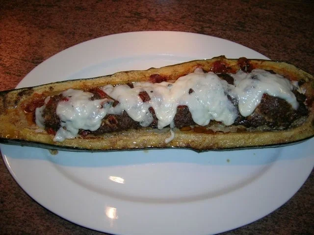 Rezept: XXXL-Zucchini, ( 1 1/2 kg) gefüllt mit Lammhack und überbacken mit Ziegenkäse Bild Nr. 10 XXXL-Zucchini, ( 1 1/2 kg) gefüllt mit Lammhack und überbacken mit Ziegenkäse - Rezept - Bild Nr. 10