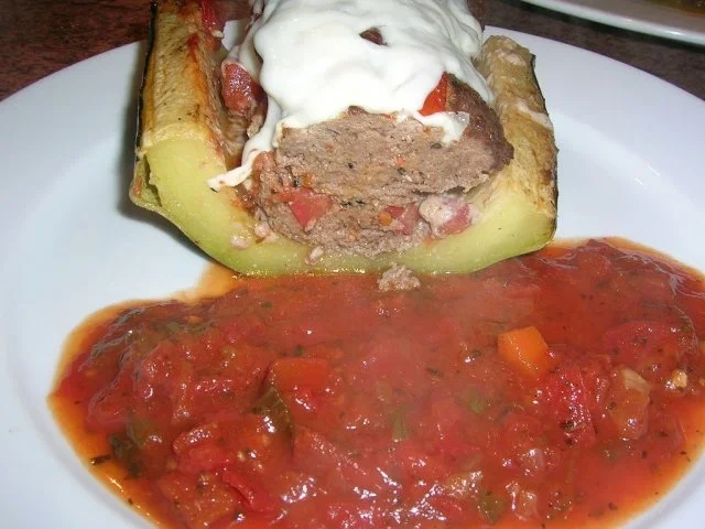 Rezept: XXXL-Zucchini, ( 1 1/2 kg) gefüllt mit Lammhack und überbacken mit Ziegenkäse Bild Nr. 11 XXXL-Zucchini, ( 1 1/2 kg) gefüllt mit Lammhack und überbacken mit Ziegenkäse - Rezept - Bild Nr. 11