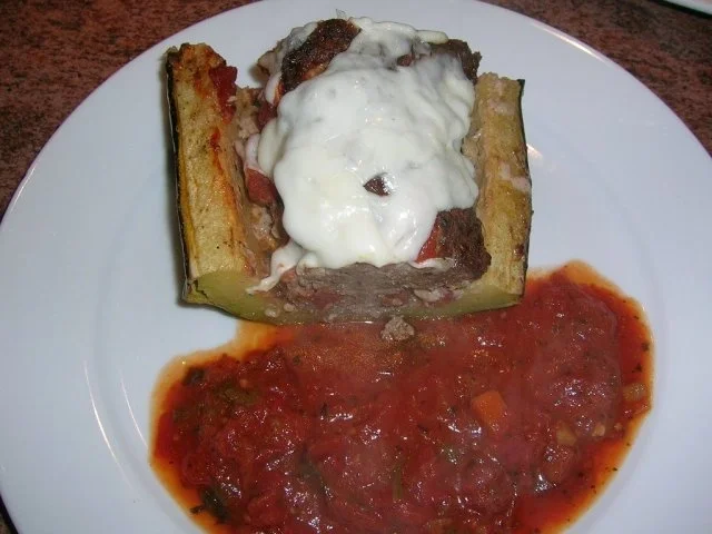 Rezept: XXXL-Zucchini, ( 1 1/2 kg) gefüllt mit Lammhack und überbacken mit Ziegenkäse Bild Nr. 12 XXXL-Zucchini, ( 1 1/2 kg) gefüllt mit Lammhack und überbacken mit Ziegenkäse - Rezept - Bild Nr. 12