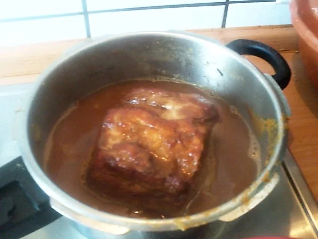 Rezept: Schweinelachsbraten in Rotweinsosse mit Schwarzwurzelgemüse und Klößen Bild Nr. 4 Schweinelachsbraten in Rotweinsosse mit Schwarzwurzelgemüse und Klößen - Rezept - Bild Nr. 4