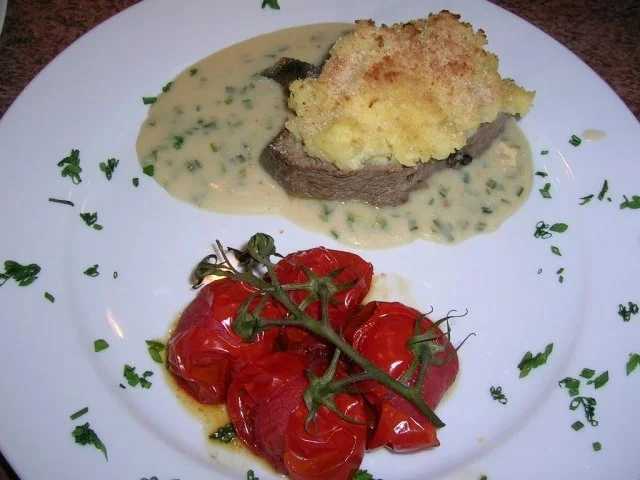 Rezept: Falsches Ochsenfilet mit Kartoffel-Meerettich-Kruste und Schnittlauchsauce (Hausmannskost) Bild Nr. 3 Falsches Ochsenfilet mit Kartoffel-Meerettich-Kruste und Schnittlauchsauce (Hausmannskost) - Rezept - Bild Nr. 3