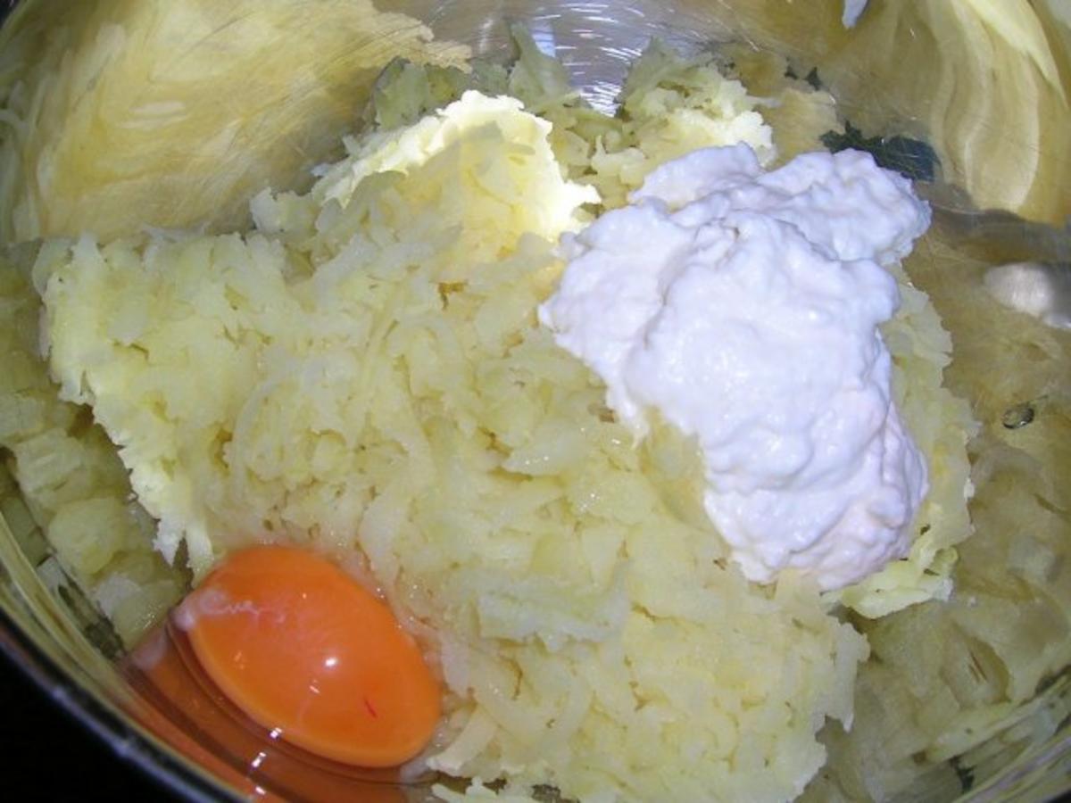Falsches Ochsenfilet mit Kartoffel-Meerettich-Kruste und Schnittlauchsauce (Hausmannskost) - Rezept - Bild Nr. 5