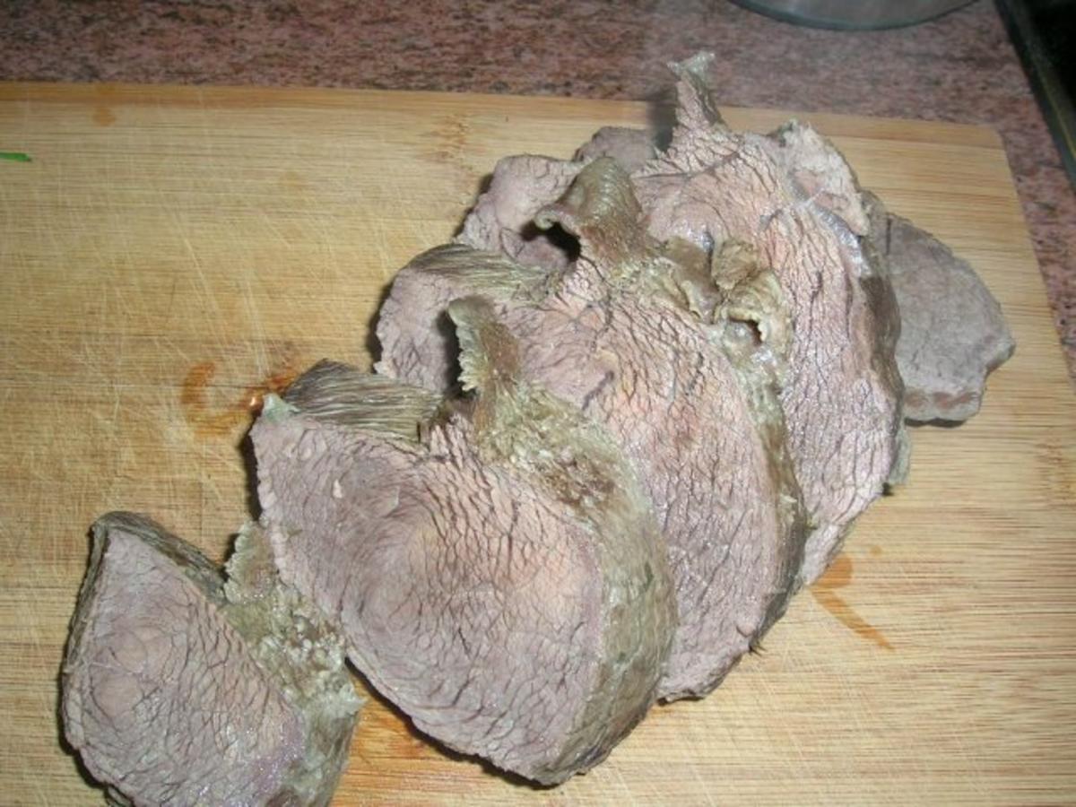 Falsches Ochsenfilet mit Kartoffel-Meerettich-Kruste und Schnittlauchsauce (Hausmannskost) - Rezept - Bild Nr. 6