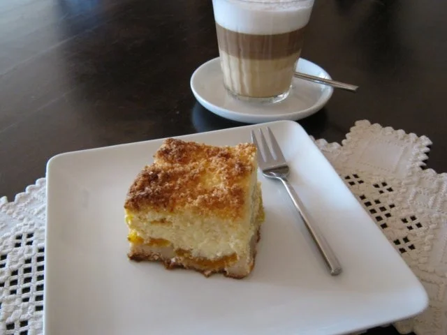 Rezept: Marillen-Topfenschnitten mit Kokosstreusel Marillen-Topfenschnitten mit Kokosstreusel - Rezept