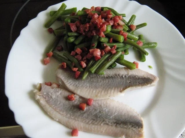 Matjesfilet mit grünen Bohnen und Speckstippe - Rezept