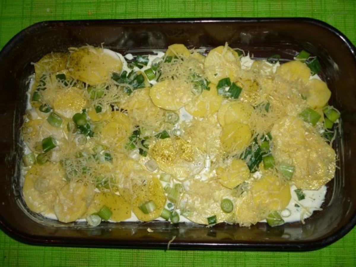 Gebackene Hähnchenkeulen auf Kartoffeln - Rezept - Bild Nr. 3