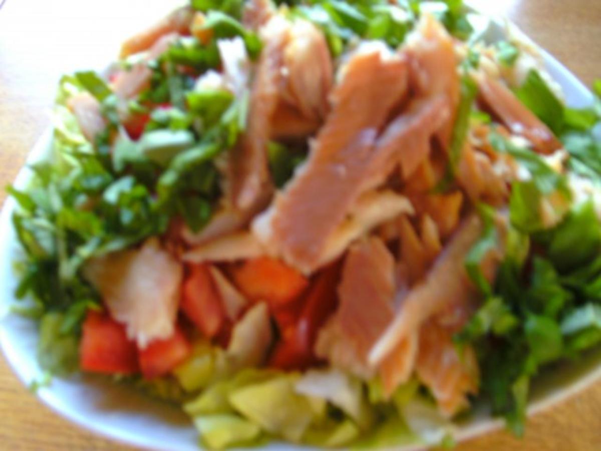 Mediterraner Salat, mit Joghurt-Dressing - Rezept - Bild Nr. 4