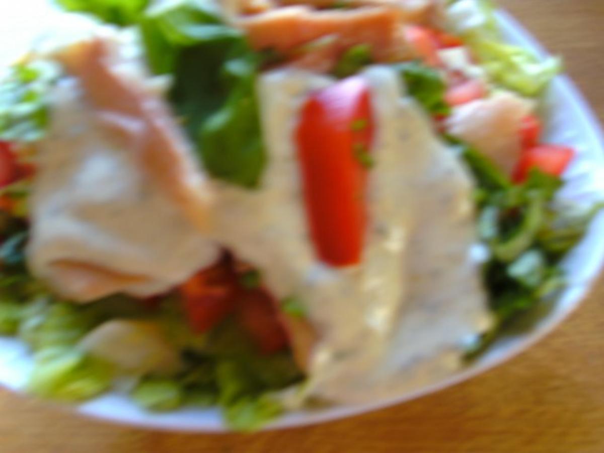 Mediterraner Salat, mit Joghurt-Dressing - Rezept - Bild Nr. 2