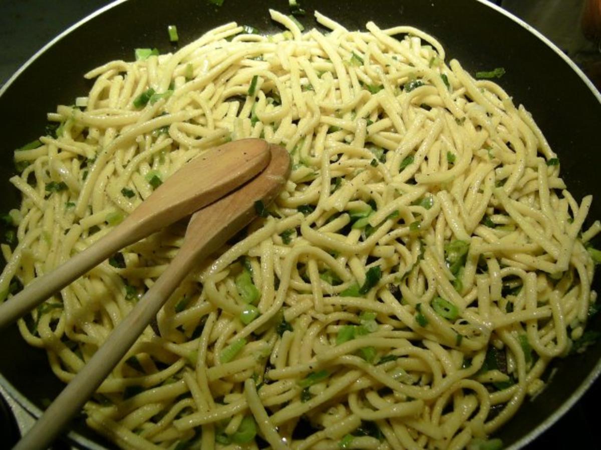 Rezept: Faule Leuteessen -Spätzle in geflügelter Gesellschaft Bild Nr. 6 Faule Leuteessen -Spätzle in geflügelter Gesellschaft - Rezept - Bild Nr. 6