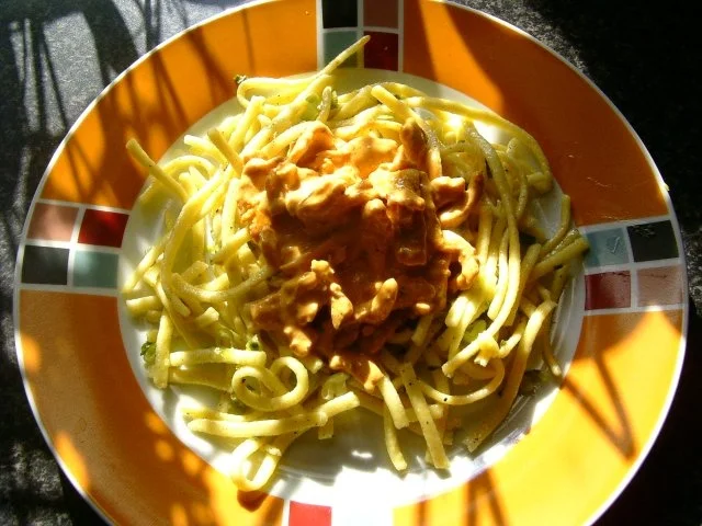 Rezept: Faule Leuteessen -Spätzle in geflügelter Gesellschaft Faule Leuteessen -Spätzle in geflügelter Gesellschaft - Rezept