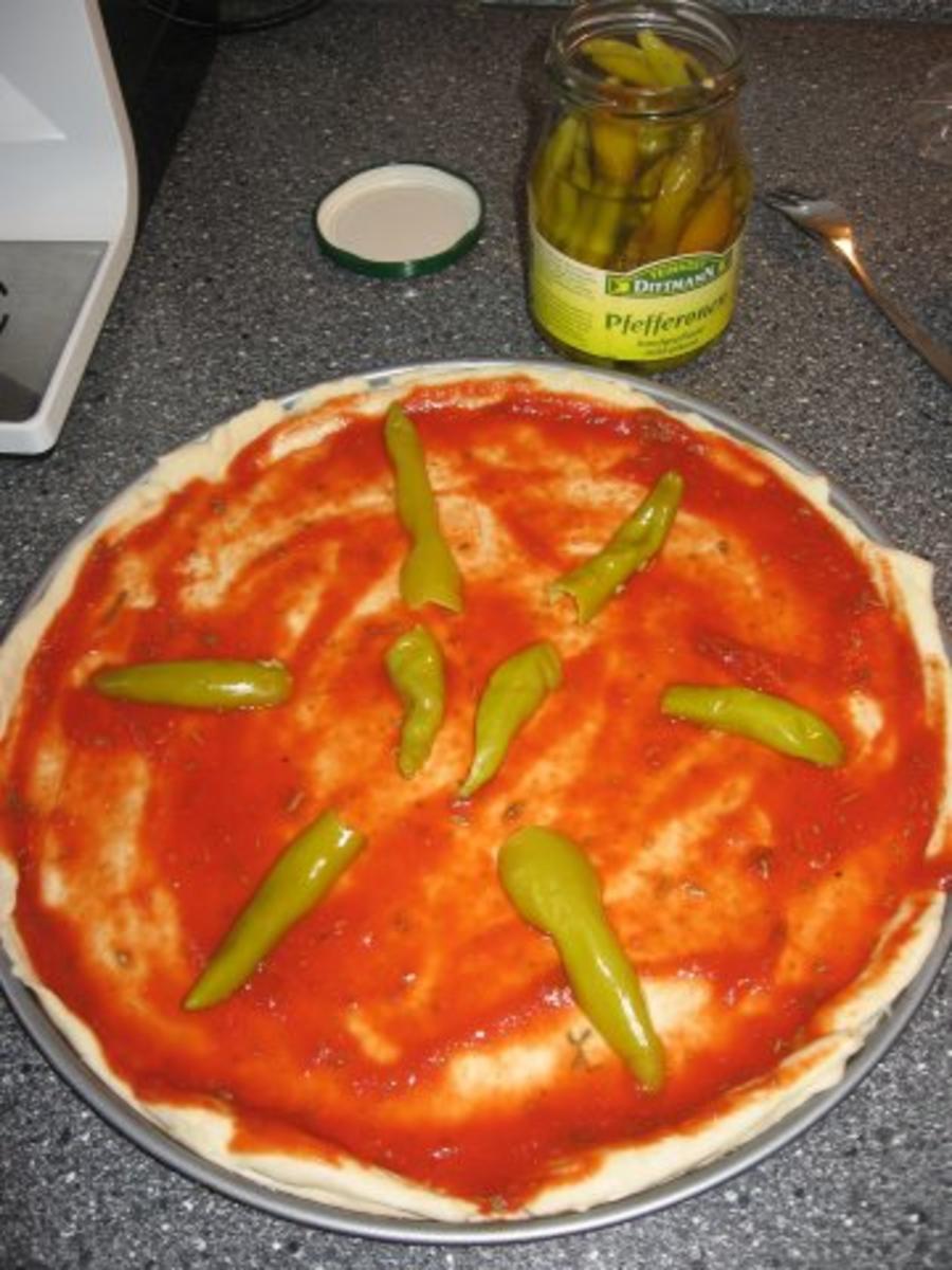 Pizza Mista (scharf) Vegetarisch mit Champignons & Peperonis - Rezept - Bild Nr. 4