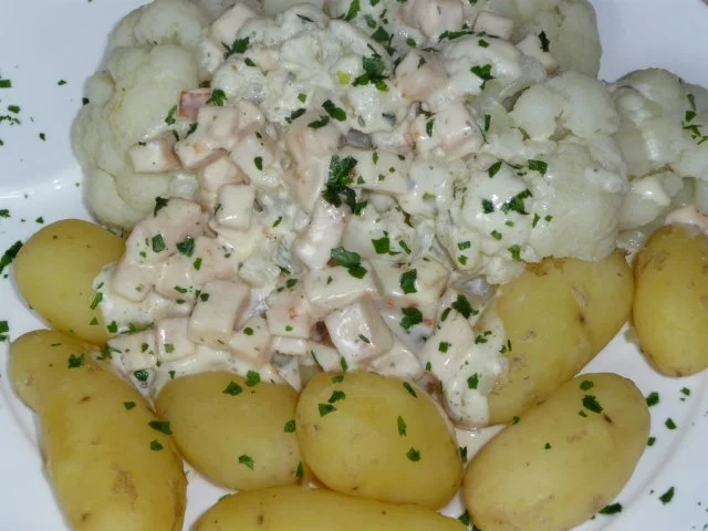 Rezept: Blumenkohl mit Käsesoße Blumenkohl mit Käsesoße - Rezept