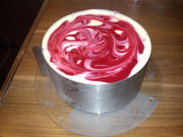 Weisse Schokoladentorte mit Himbeerpürree (für 20 cm Springform) - Rezept - Bild Nr. 7