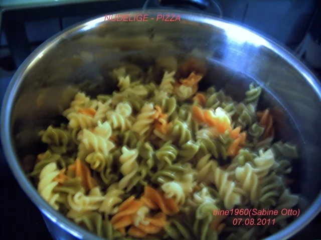 NUDELIGE -  PIZZA - Rezept - Bild Nr. 2