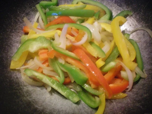 Gebratene Hähnchenbrust mit Gebratenen Paprikastreifen - Rezept - Bild Nr. 3