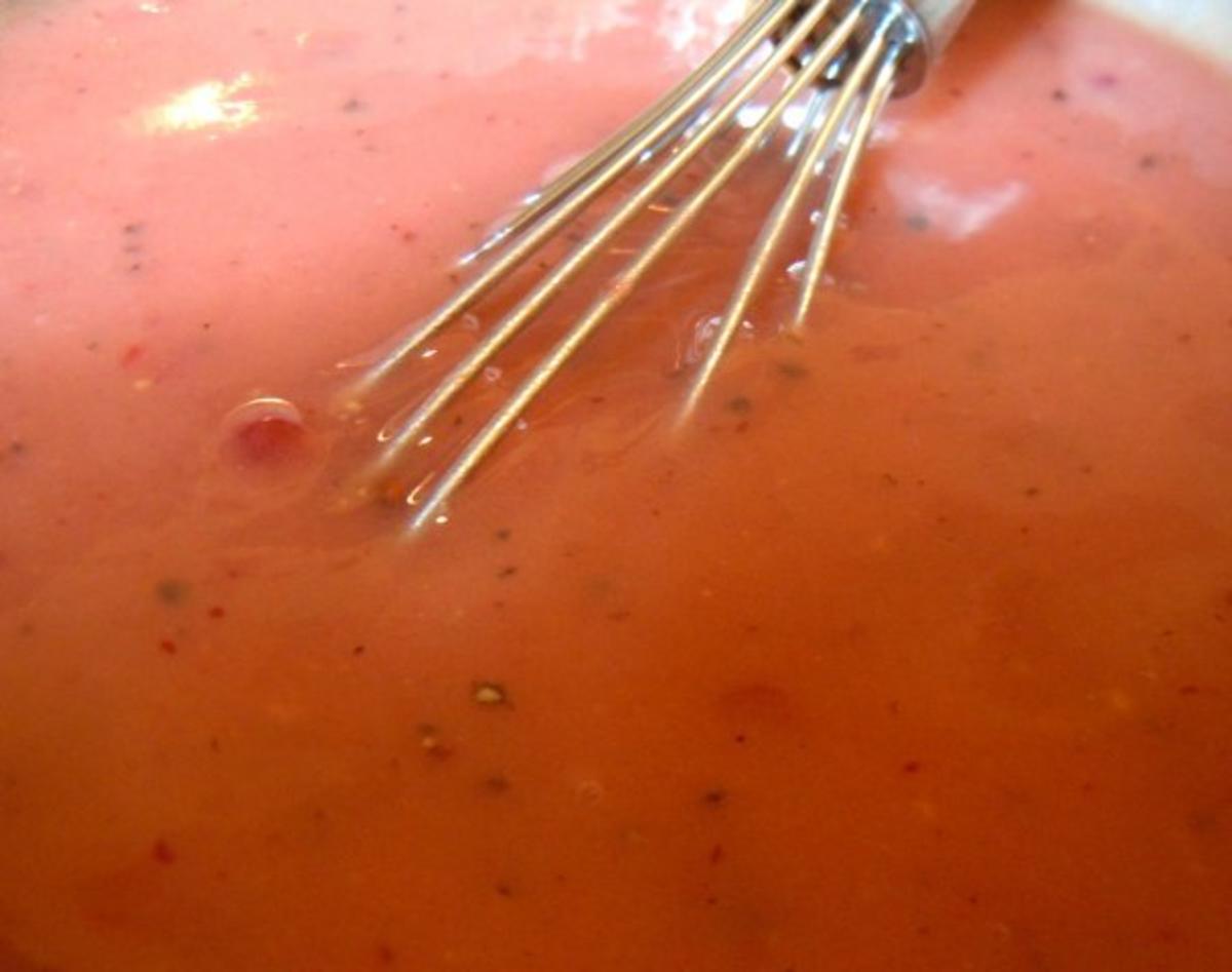 Panierter Camembert auf fuchtigem Salat mit pinkantem Preiselbeer-Dressing - Rezept - Bild Nr. 4