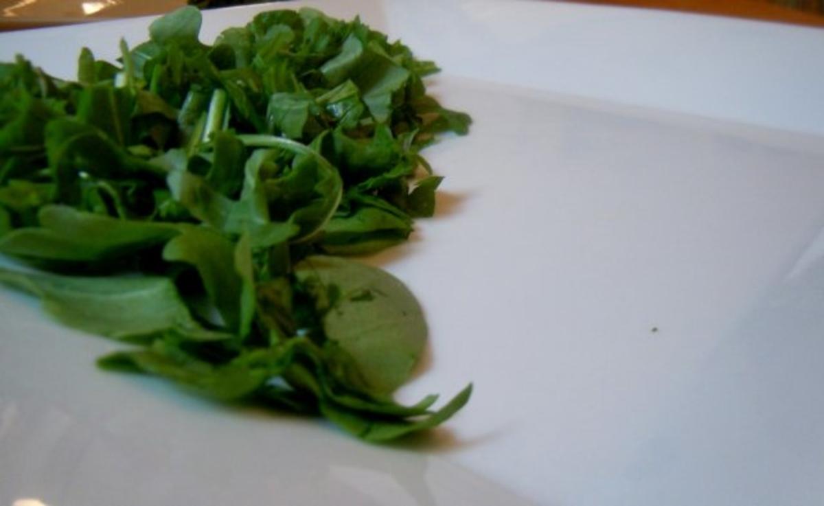 Panierter Camembert auf fuchtigem Salat mit pinkantem Preiselbeer-Dressing - Rezept - Bild Nr. 5
